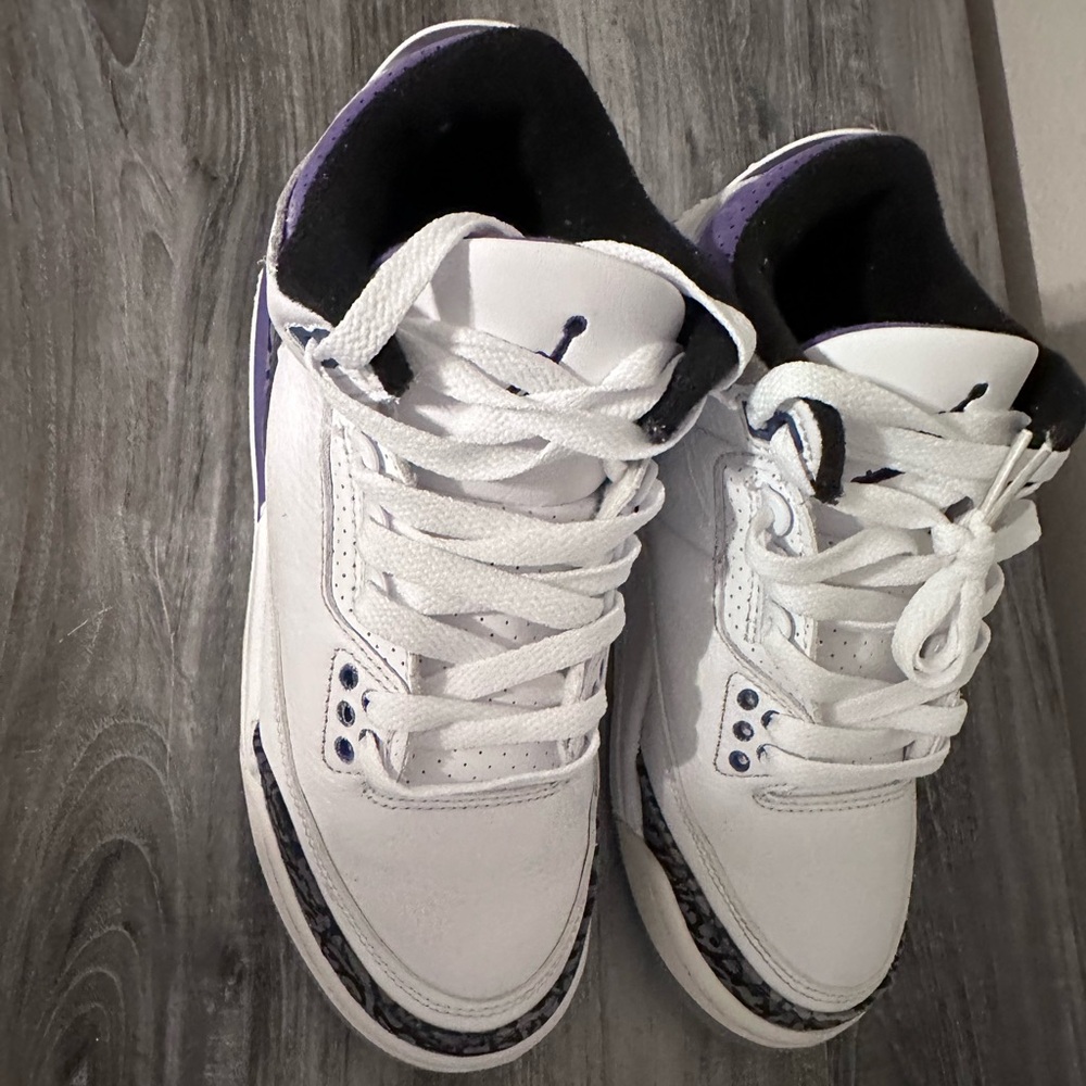 Jordan 3s - Picture 4 of 4